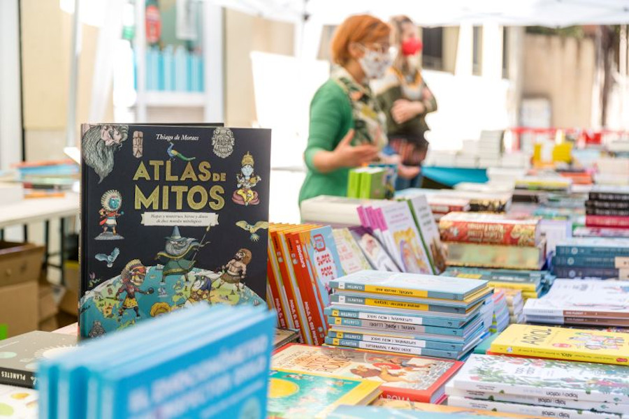 Obert el termini per demanar parades de flors i llibres Sant Jordi